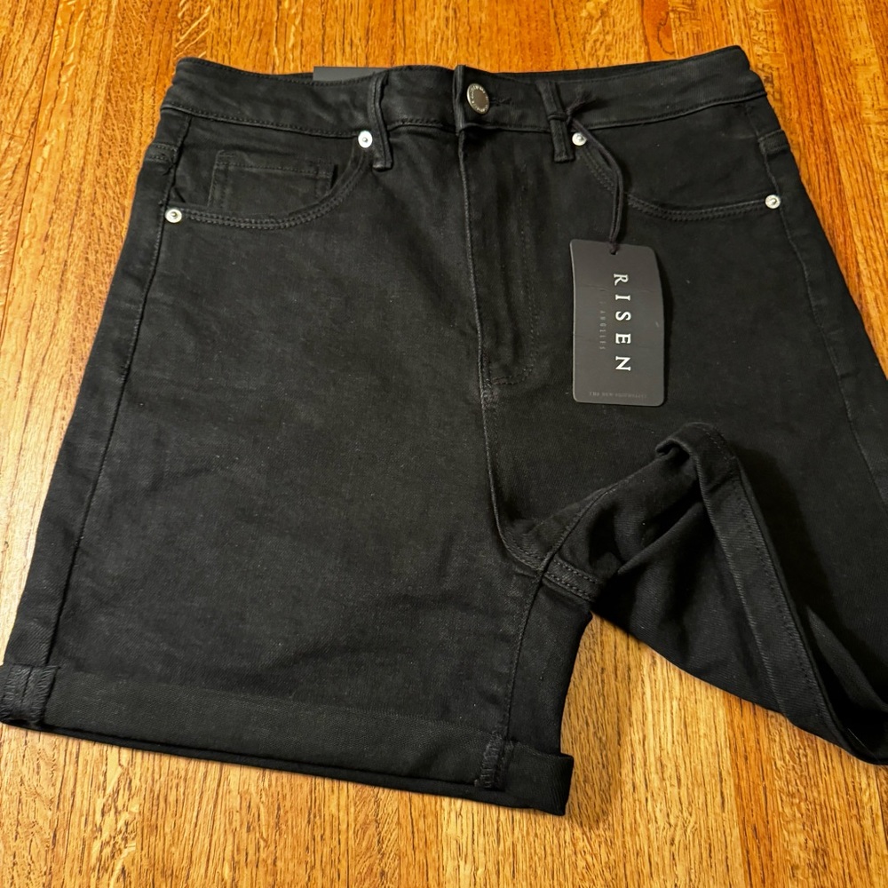 NWT Risen High Rise Rolled Up Shorts Size Medium - Picture 13 of 13